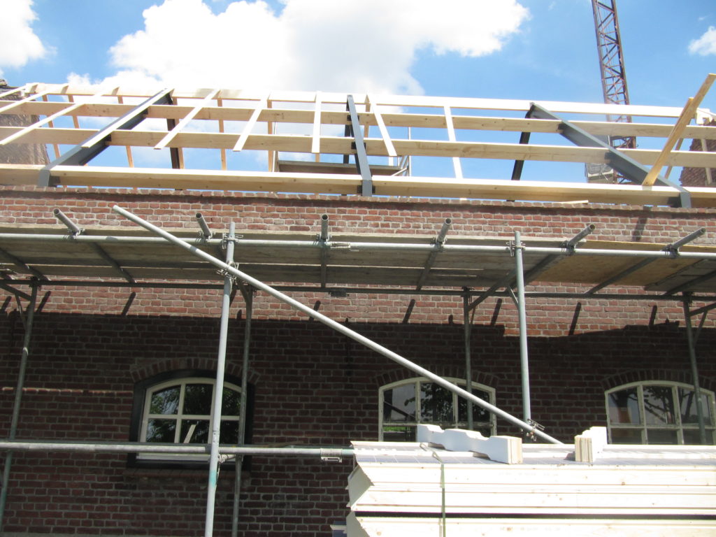 Foto bouw dak woonboerderij Oploo